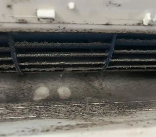 容县空调吹的风有股烧焦味是怎么回事